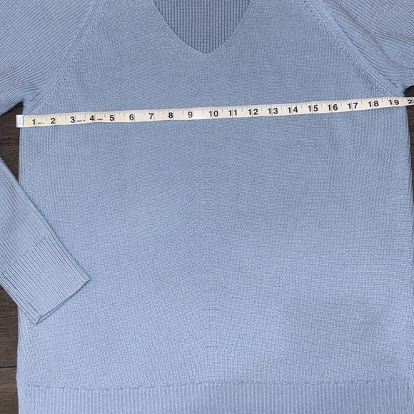 Athleta Hanover Refined Merino Wool Vneck Pullover Sweater Size Small Light Blue - Picture 12 of 13